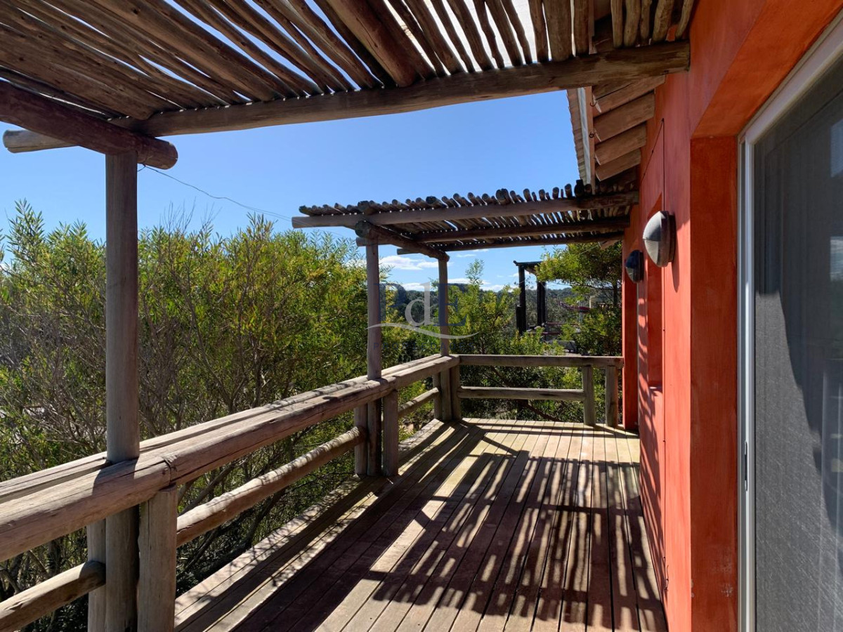 Casa en alquiler | Temporada 2026-2027, 4 dormitorios, 2 suites, para 8 personas, a 50 m del mar. Ubicación: Tio Tom, Punta Ballena - Imagen 3