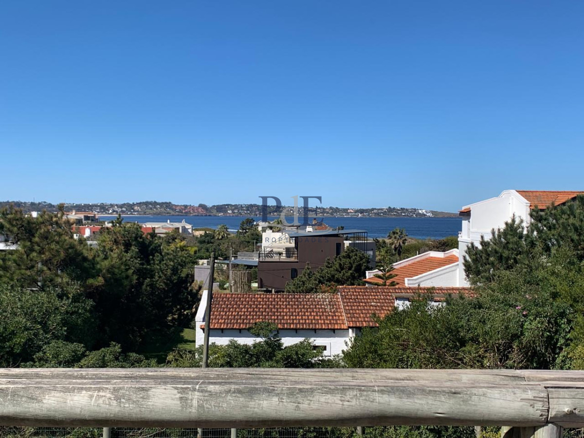 Casa en alquiler | Temporada 2026-2027, 4 dormitorios, 2 suites, para 8 personas, a 50 m del mar. Ubicación: Tio Tom, Punta Ballena - Imagen 6