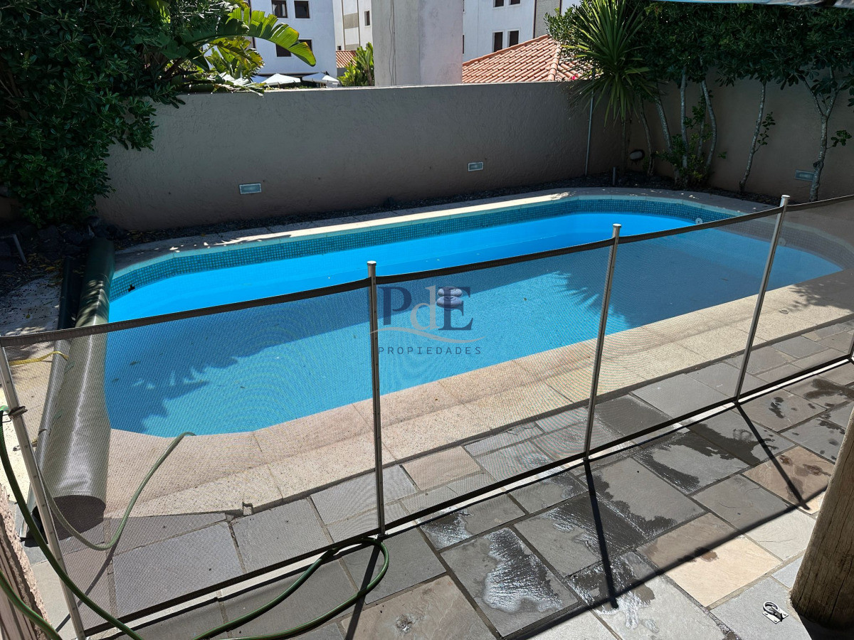 Casa en venta | A 50 m del mar, terreno de 297 m² y apartamento independiente. Ubicación: Península, Punta del Este - Imagen 8