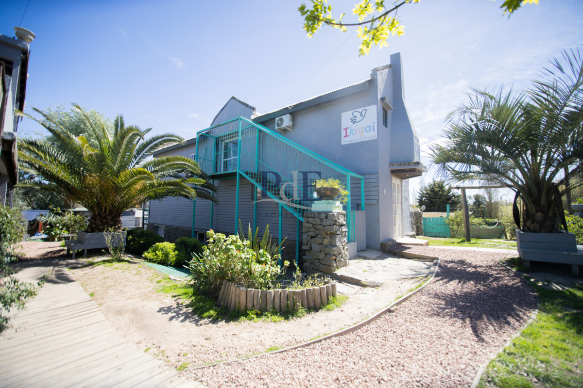 Casa en venta y alquiler | 10 dormitorios, 6 baños y 1.200 m² de terreno. Ubicación: El Chorro, Punta del Este - Imagen 1