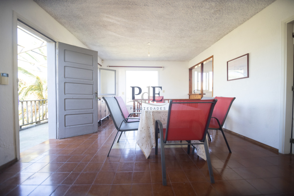 Casa en venta | 3 dormitorios en dos plantas, terreno de 450 m², a 200 m del mar. Ubicación: Punta Piedras, Punta del Este - Imagen 4