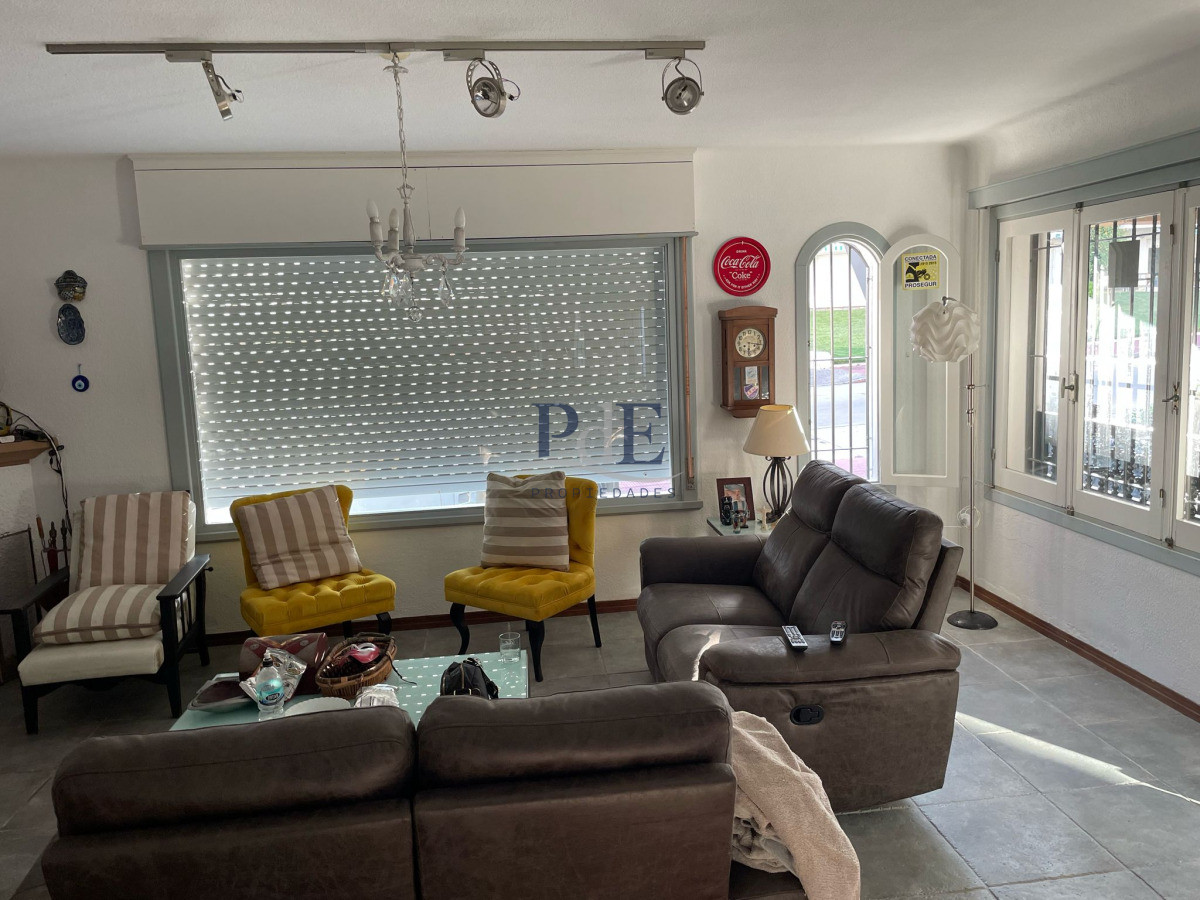 Casa en venta | A 50 m del mar, terreno de 297 m² y apartamento independiente. Ubicación: Península, Punta del Este - Imagen 2