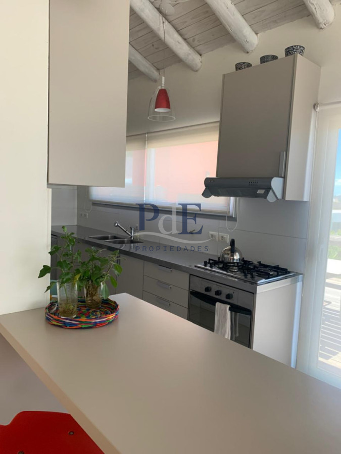Casa en alquiler | Temporada 2026-2027, 4 dormitorios, 2 suites, para 8 personas, a 50 m del mar. Ubicación: Tio Tom, Punta Ballena - Imagen 8