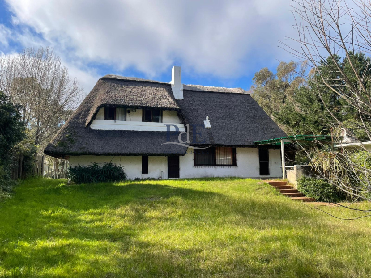 Casa en venta | A 100 m del mar. Ubicación: Portezuelo, Punta del Este