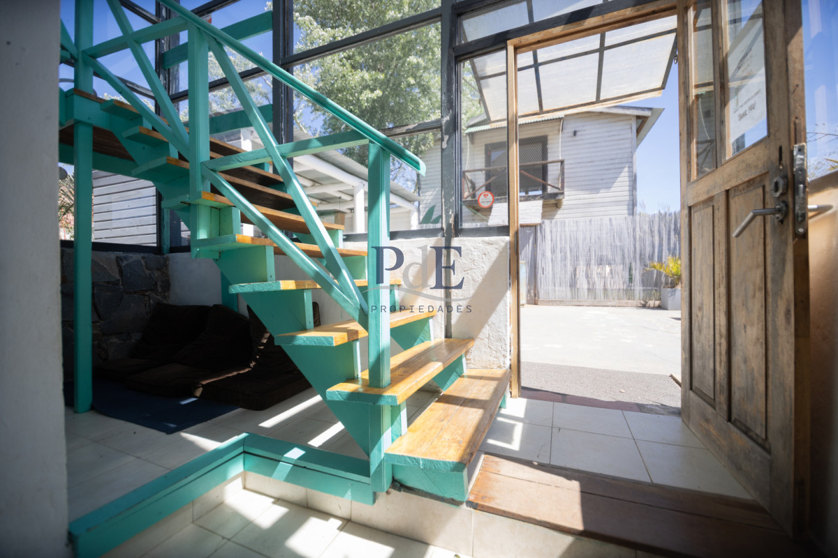 Casa en venta y alquiler | 10 dormitorios, 6 baños y 1.200 m² de terreno. Ubicación: El Chorro, Punta del Este - Imagen 2