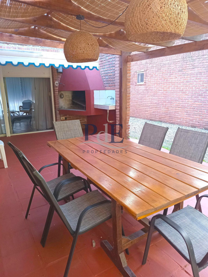 Casa en alquiler | 3 dormitorios, estufa a leña y 1.000 m² de terreno, a 100 m del mar. Ubicación: Portezuelo, Punta del Este - Imagen 12