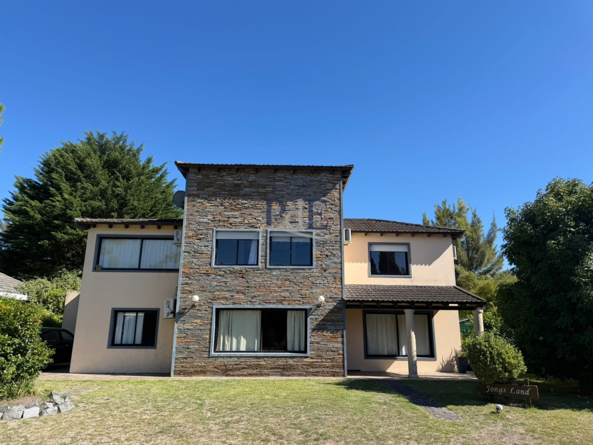 Casa en venta | 6 dormitorios, piscina climatizada y gran jardín. Ubicación: La Residence, Punta del Este