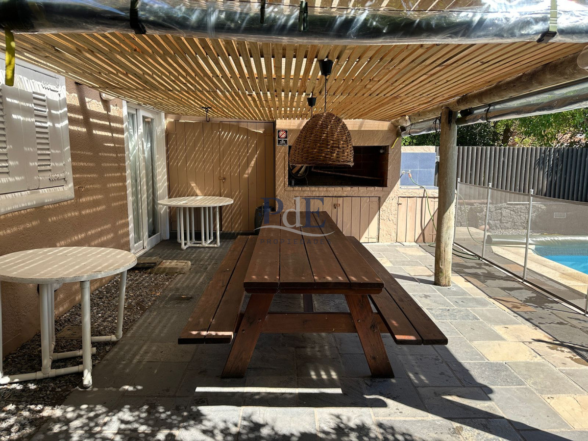 Casa en venta | A 50 m del mar, terreno de 297 m² y apartamento independiente. Ubicación: Península, Punta del Este - Imagen 12