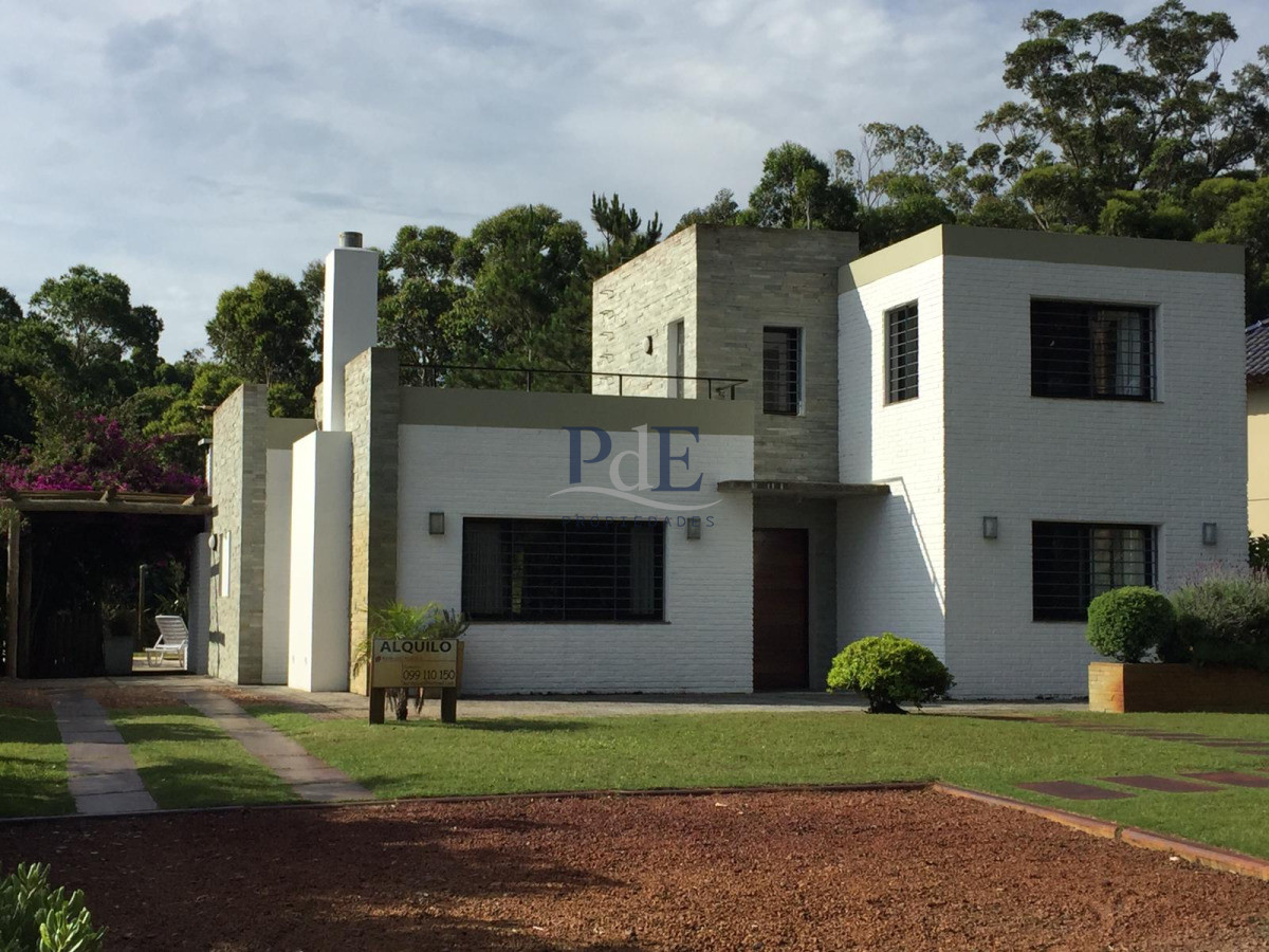 Casa en Portezuelo, Punta Ballena, a pasos del mar!!! - Imagen 1