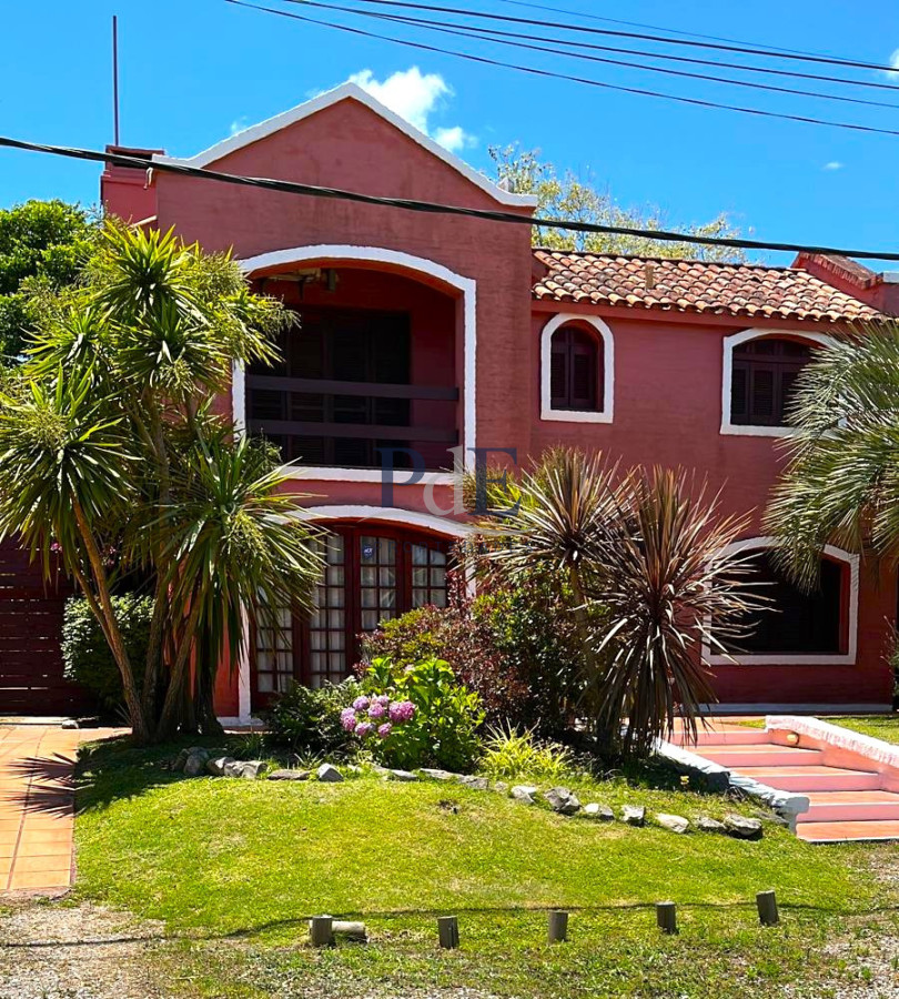 Casa en venta | 4 dormitorios en dos plantas, a dos cuadras de la playa. Ubicación: Tío Tom, Punta Ballena - Imagen 2