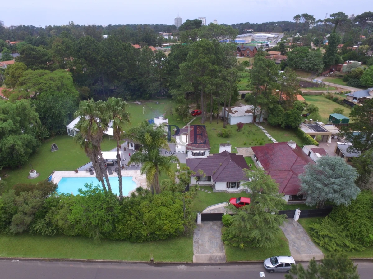 Casa ideal para vivir todo el año | Jardines de Córdoba | 4.700 m2 sup 545 m2 Ed. Punta del Este - Imagen 3