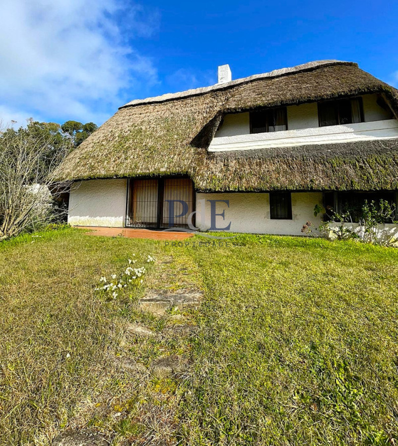 Casa en venta | A 100 m del mar. Ubicación: Portezuelo, Punta del Este - Imagen 1