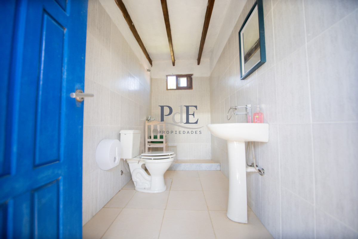 Casa en venta y alquiler | 10 dormitorios, 6 baños y 1.200 m² de terreno. Ubicación: El Chorro, Punta del Este - Imagen 33