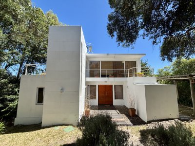 Casa en venta en Punta Ballena. Con vista al Mar.