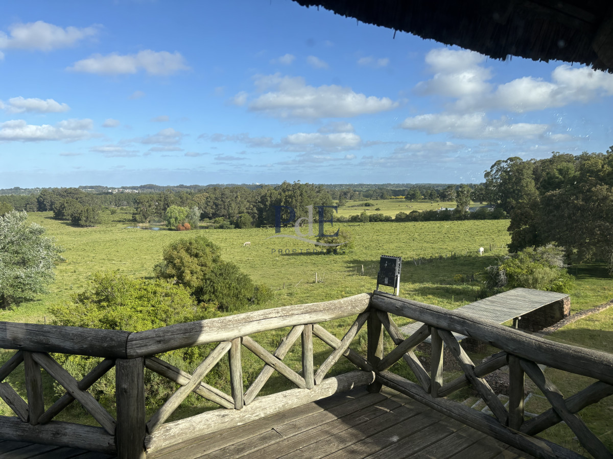 Chacra de 5 dormitorios en Punta Ballena. 