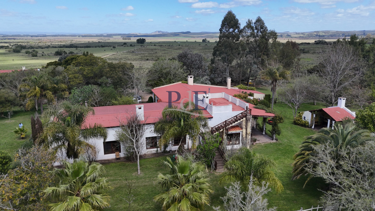 Chacra en venta | Posada de campo, 32 ha, 900 m² edificados, 9 dormitorios. Ubicación: Mariscala, Lavalleja