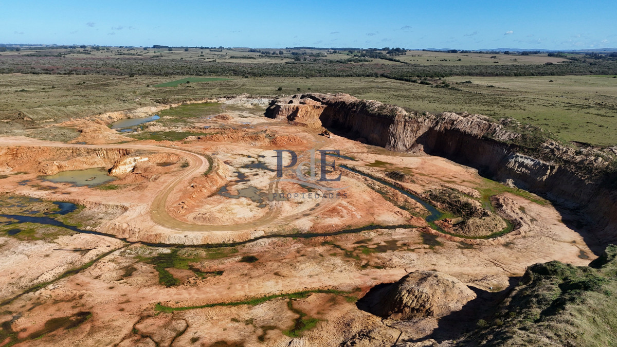 Cantera de Balasto en Garzón | 61 ha con permiso de explotación · Excelente inversión