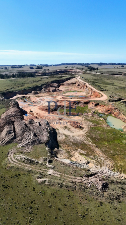Cantera de Balasto en Garzón | 61 ha con permiso de explotación · Excelente inversión - Imagen 1