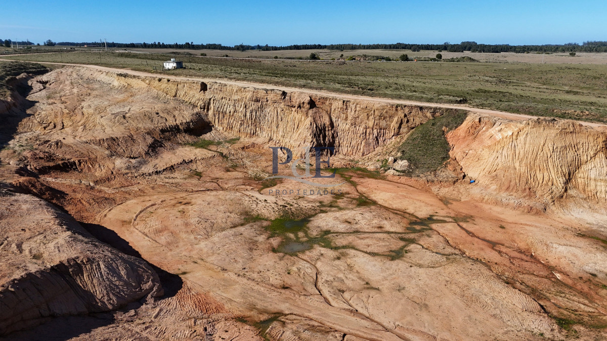 Cantera de Balasto en Garzón | 61 ha con permiso de explotación · Excelente inversión - Imagen 2