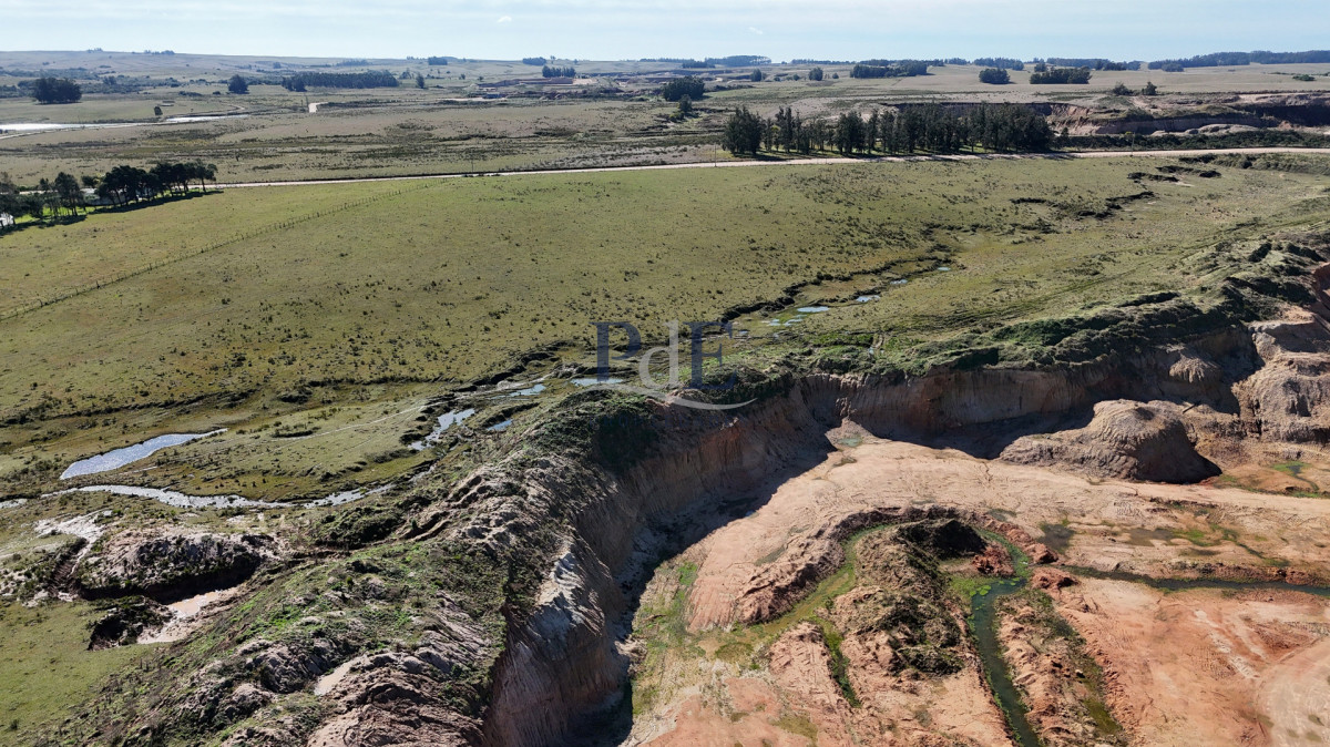 Cantera de Balasto en Garzón | 61 ha con permiso de explotación · Excelente inversión - Imagen 6
