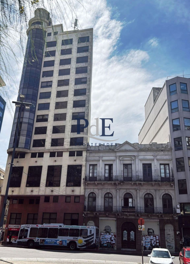 Local en venta | Edificio completo de 1.950 m² frente a Plaza Independencia. Ubicación: Ciudad Vieja, Montevideo - Imagen 2