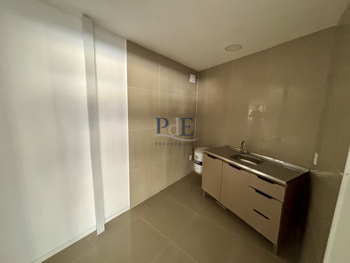 LOCAL COMERCIAL EN VENTA YO  ALQUILER - Imagen 8