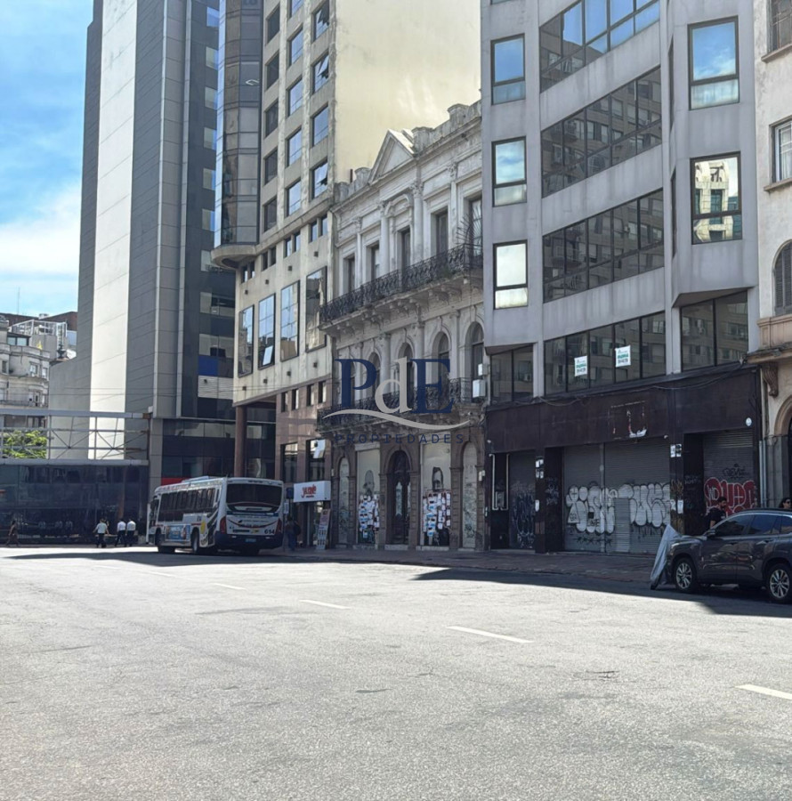 Local en venta | Edificio completo de 1.950 m² frente a Plaza Independencia. Ubicación: Ciudad Vieja, Montevideo - Imagen 4