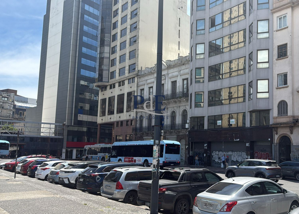 Local en venta | Edificio completo de 1.950 m² frente a Plaza Independencia. Ubicación: Ciudad Vieja, Montevideo - Imagen 3