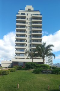Venta apartamento 1 dormitorio a mts del mar playa Brava