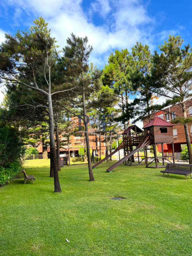 Apartamento en alquiler | 2 dormitorios y medio, Torre del Mar. Ubicación: Pine Beach, Punta del Este - Imagen 14
