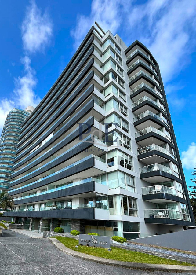 Apartamento en alquiler | 2 dormitorios y medio, Torre del Mar. Ubicación: Pine Beach, Punta del Este