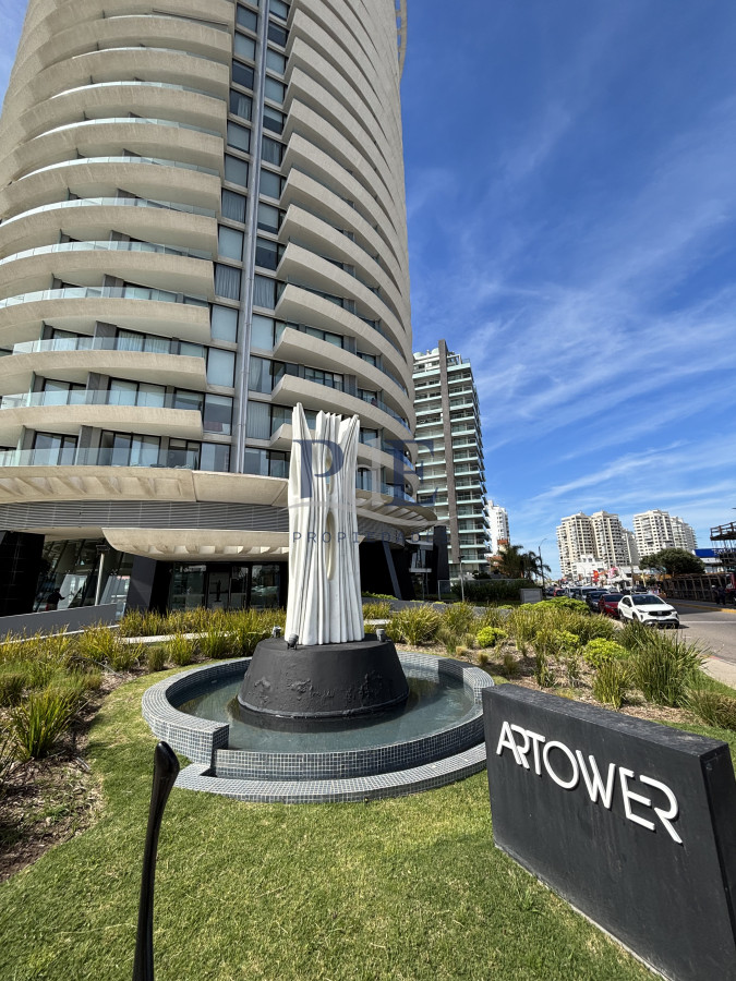 Piso alto con vista panorámica, Avenida Chiverta 3 dorm 3 baños más toilette. - Imagen 28