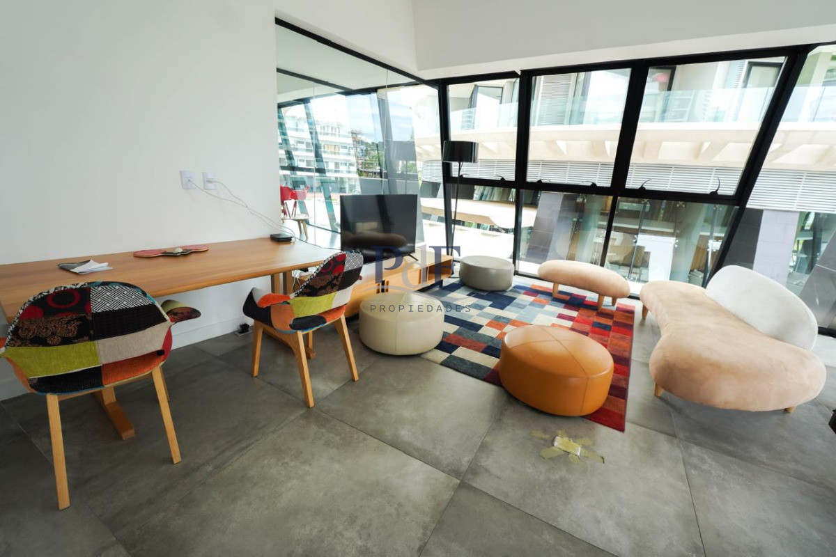 Piso alto con vista panorámica, Avenida Chiverta 3 dorm 3 baños más toilette. - Imagen 32