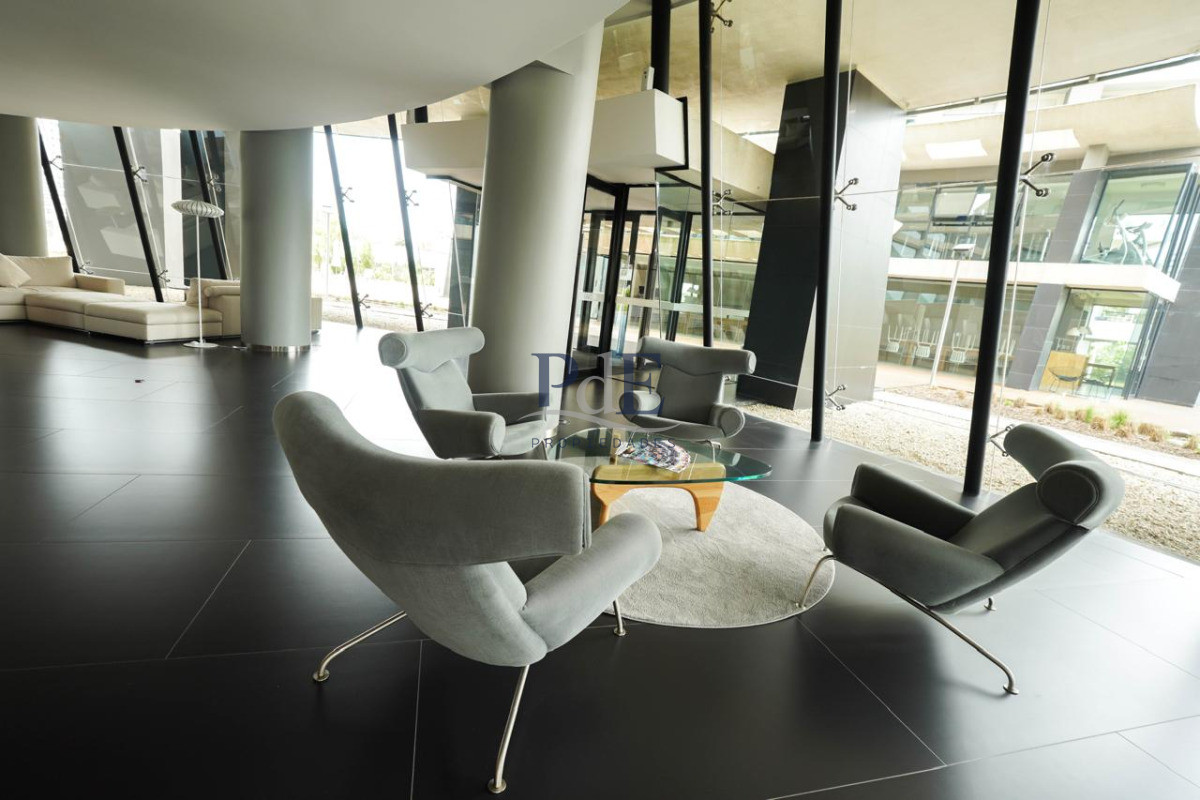 Piso alto con vista panorámica, Avenida Chiverta 3 dorm 3 baños más toilette. - Imagen 42