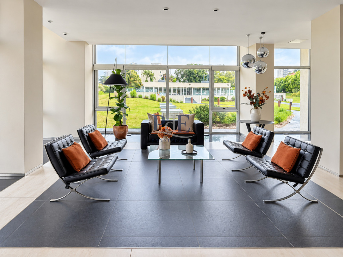 Apartamento en venta | The Forest Tower I, piso alto, 3 dormitorios, 2 suites, amoblado, a 50 m del mar. Ubicación: Aidy Grill, Punta del Este - Imagen 2