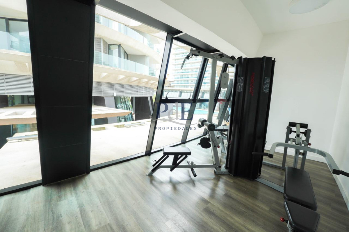 Piso alto con vista panorámica, Avenida Chiverta 3 dorm 3 baños más toilette. - Imagen 40