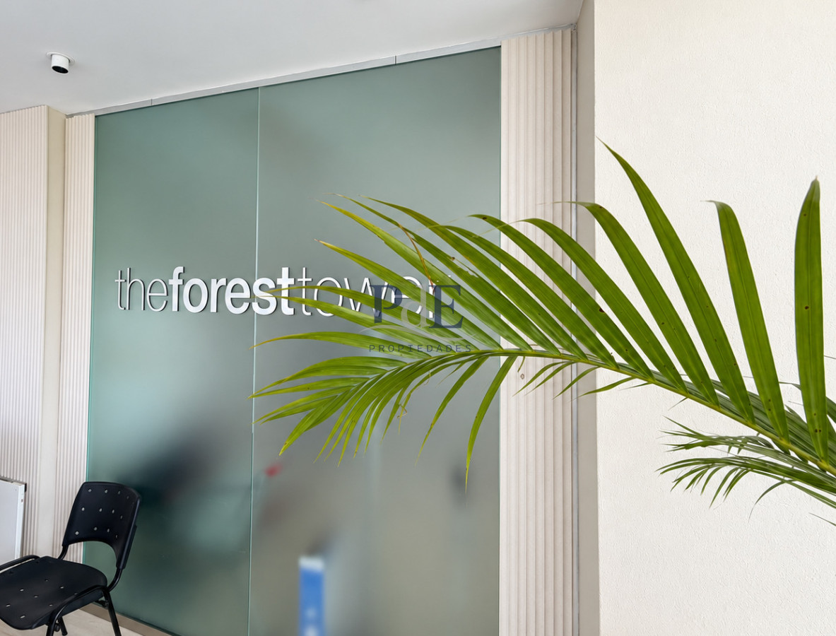 Apartamento en venta | The Forest Tower I, piso alto, 3 dormitorios, 2 suites, amoblado, a 50 m del mar. Ubicación: Aidy Grill, Punta del Este - Imagen 1