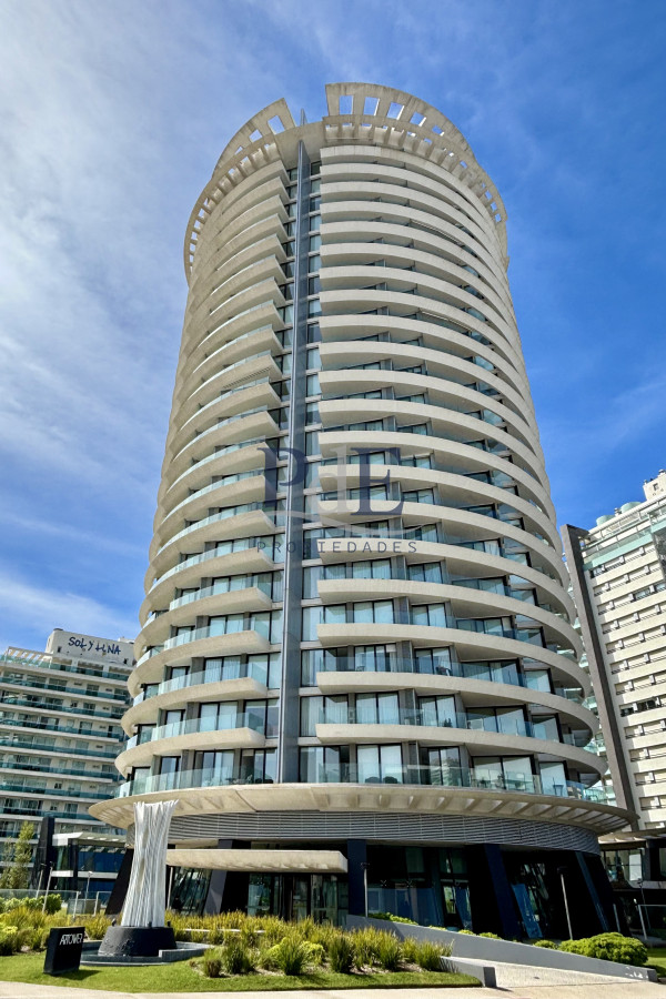 Piso alto con vista panorámica, Avenida Chiverta 3 dorm 3 baños más toilette. - Imagen 26