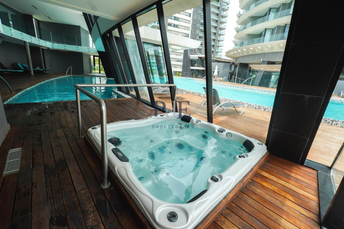 Piso alto con vista panorámica, Avenida Chiverta 3 dorm 3 baños más toilette. - Imagen 36