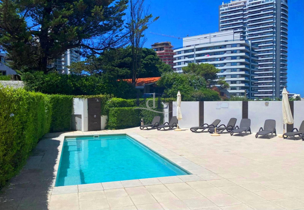 Venta apartamento 1 dormitorio a mts del mar playa Brava - Imagen 2