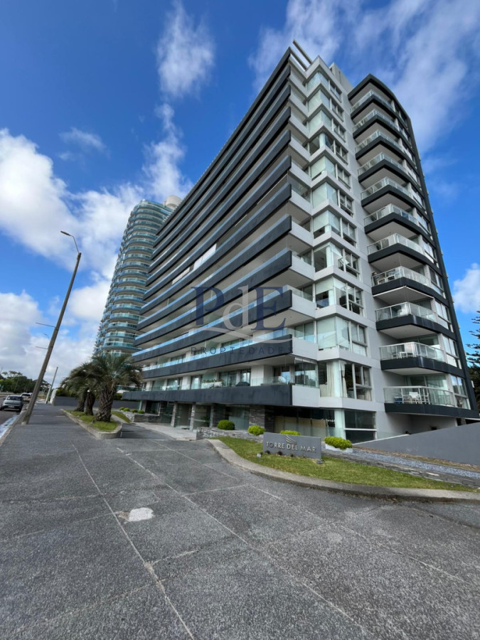 Apartamento en alquiler | 2 dormitorios y medio, Torre del Mar. Ubicación: Pine Beach, Punta del Este - Imagen 1
