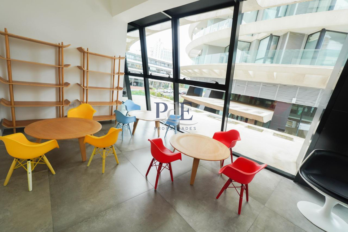 Piso alto con vista panorámica, Avenida Chiverta 3 dorm 3 baños más toilette. - Imagen 37