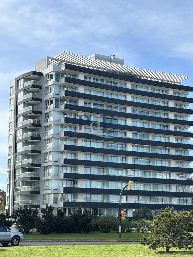 Apartamento en alquiler | 2 dormitorios y medio, Torre del Mar. Ubicación: Pine Beach, Punta del Este - Imagen 3
