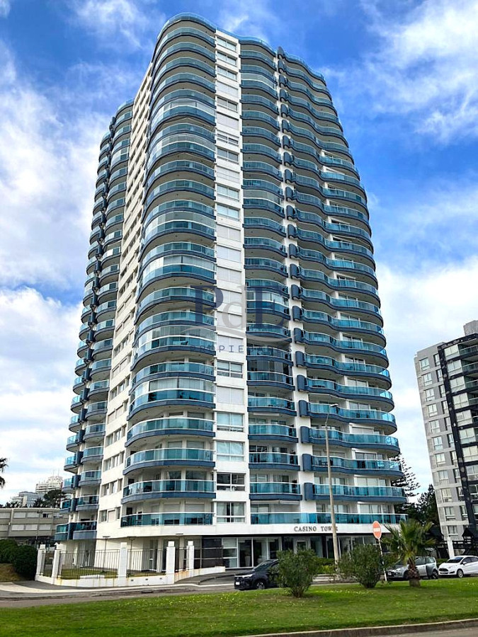 Apartamento en alquiler | 3 suites, Casino Tower, a 100 m del mar. Ubicación: Aidy Grill, Punta del Este