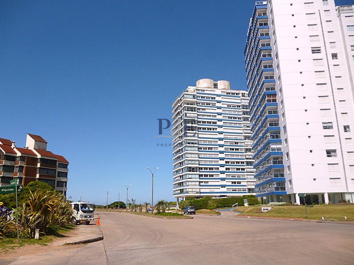 Apartamento en alquiler | 3 dormitorios, 2 suites, The Forest Tower I, a 50 m del mar. Aidy Grill, Punta del Este - Imagen 32