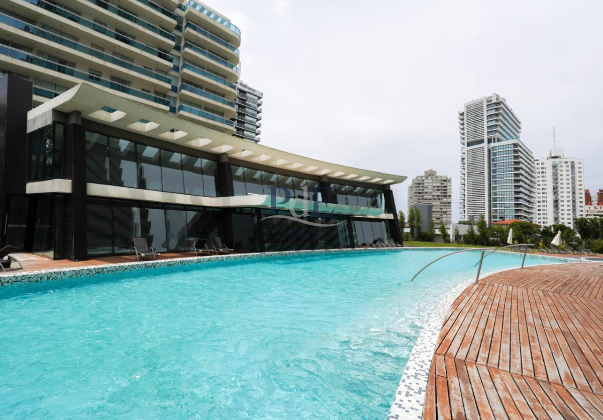 Piso alto con vista panorámica, Avenida Chiverta 3 dorm 3 baños más toilette. - Imagen 43