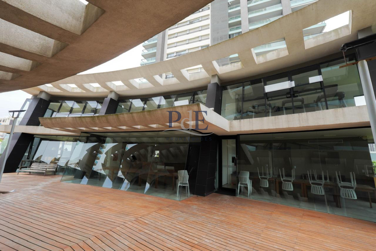 Piso alto con vista panorámica, Avenida Chiverta 3 dorm 3 baños más toilette. - Imagen 45