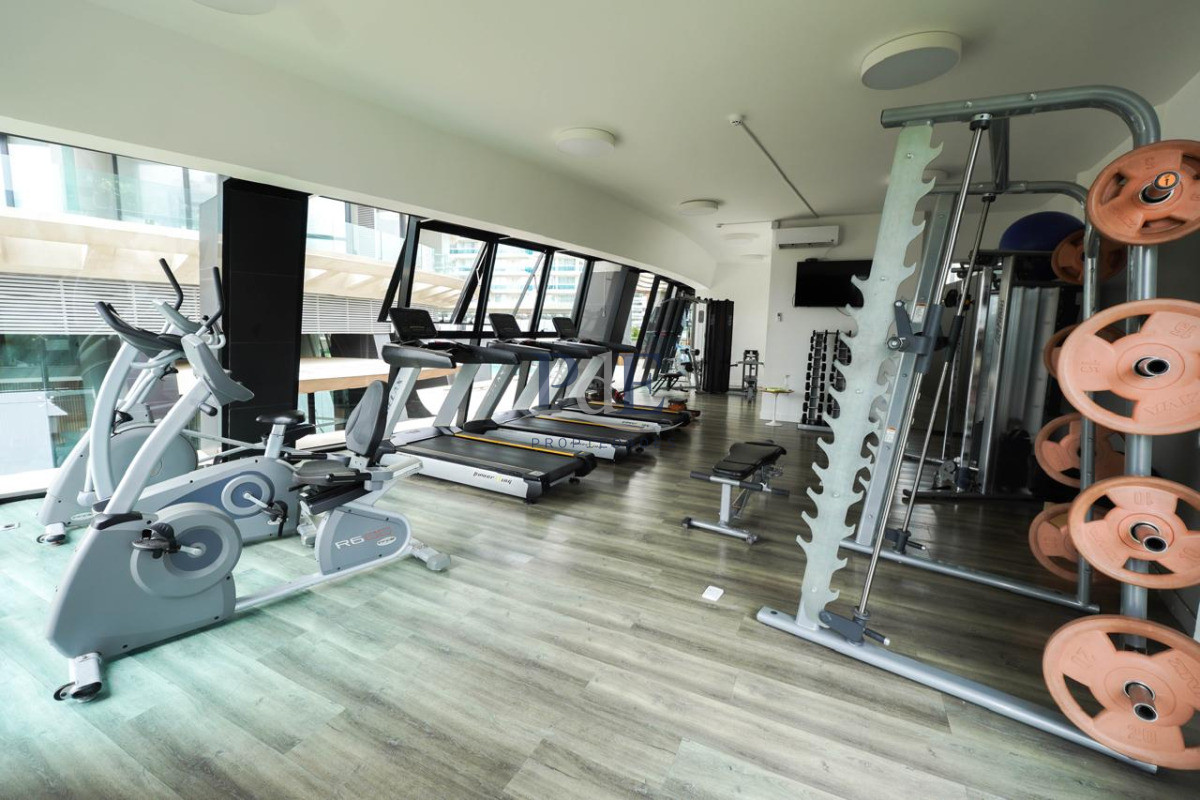 Piso alto con vista panorámica, Avenida Chiverta 3 dorm 3 baños más toilette. - Imagen 33