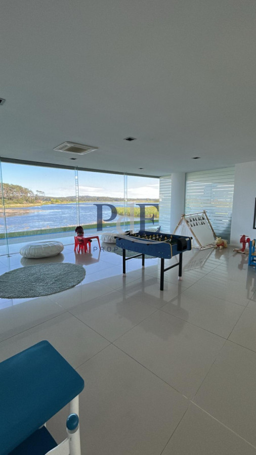 Apartamento en venta | Frente al mar, 3 dormitorios, 2 baños, parada 39 Playa Mansa. Ubicación: Maldonado - Imagen 13