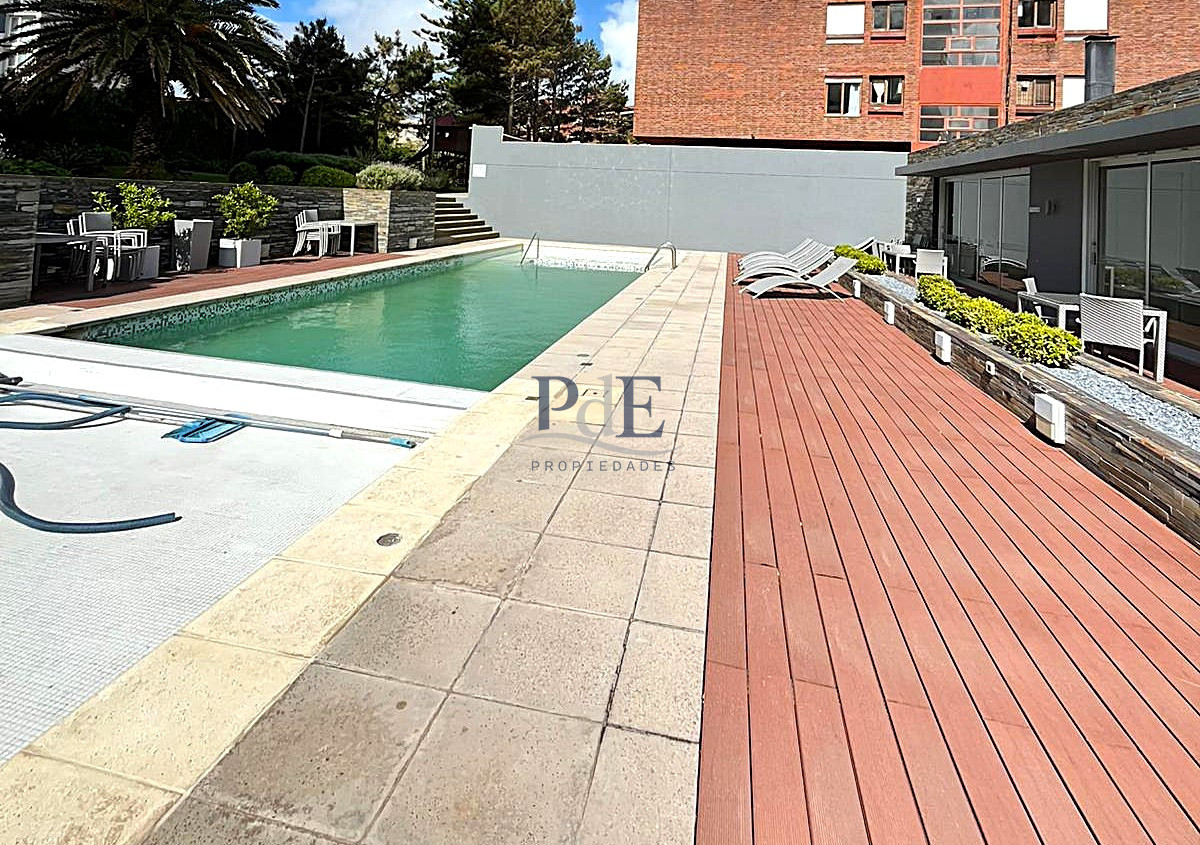 Apartamento en alquiler | 2 dormitorios y medio, Torre del Mar. Ubicación: Pine Beach, Punta del Este - Imagen 12